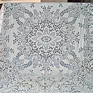 Quaker Lace 46 Inch Tablecloth Cabbage Roses